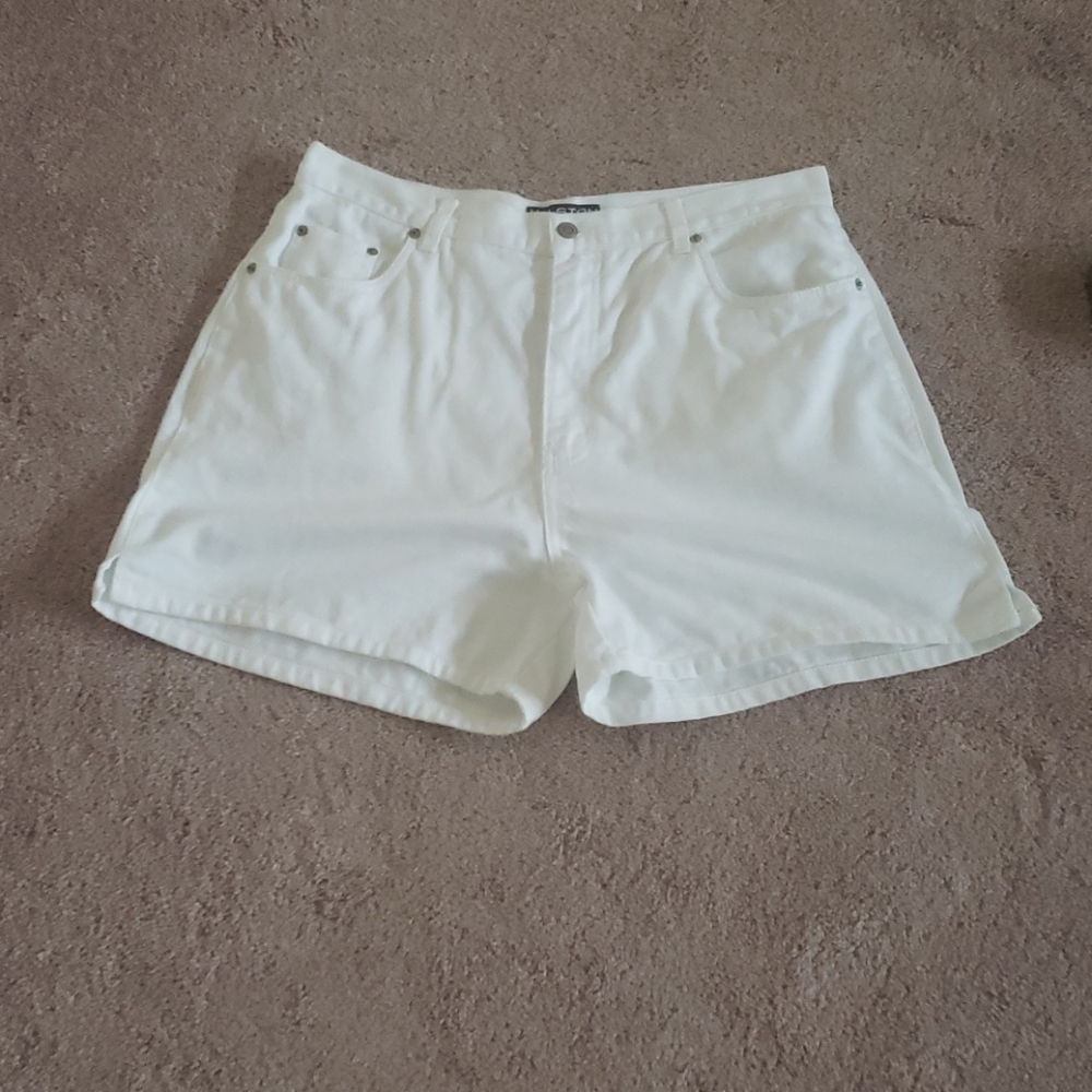 Halston Heritage 16 bright winter white high waisted shorts